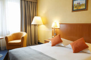 Copyright: : Julian Faulhaber Room Standard